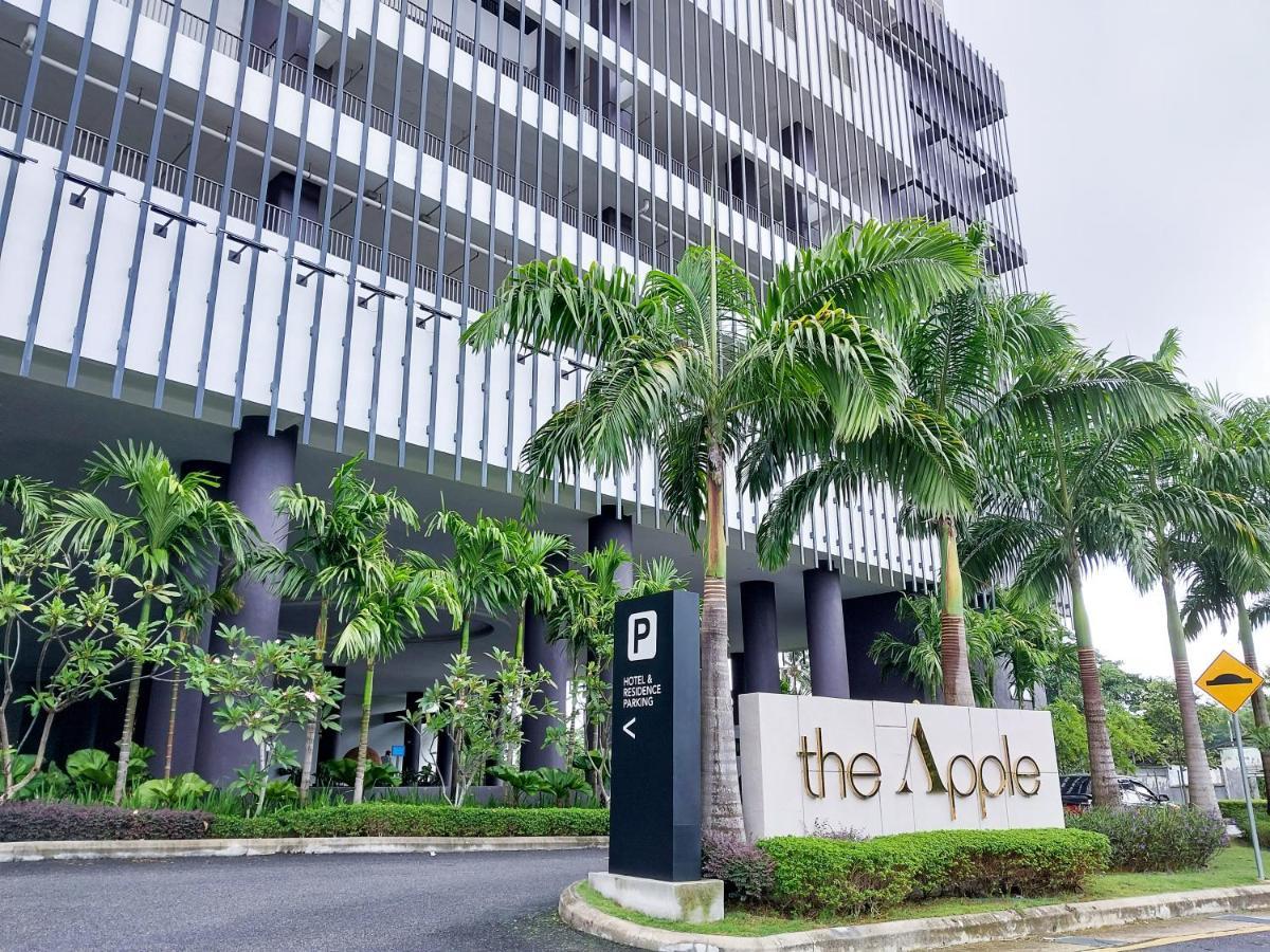 The Apple Suites Melaka By Bluebanana Exterior foto